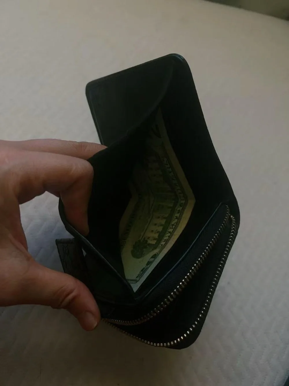 Gucci compact wallet